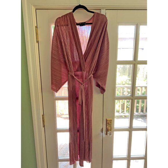 ASOS DESIGN Curve plisse midi wrap dress with belt in rose - Picture 4 of 7